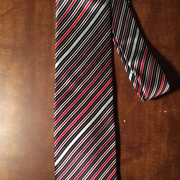 Men’s striped tie! - Picture 2 of 6